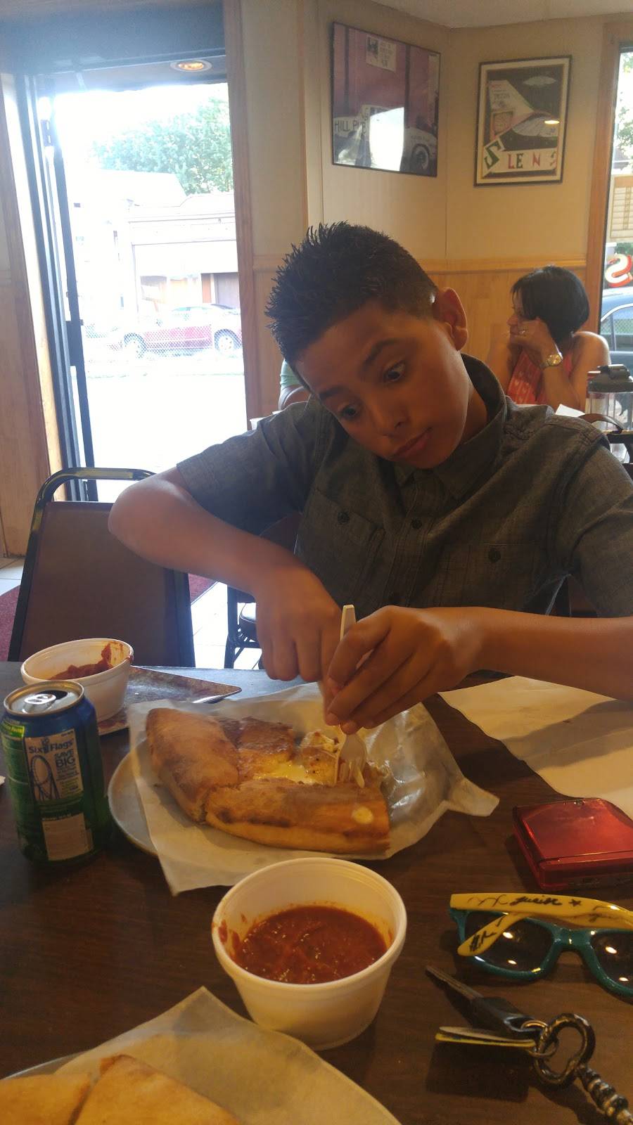 Salerno Pizzeria | restaurant | 747 Liberty St, Springfield, MA 01104, USA | 4137334382 OR +1 413-733-4382