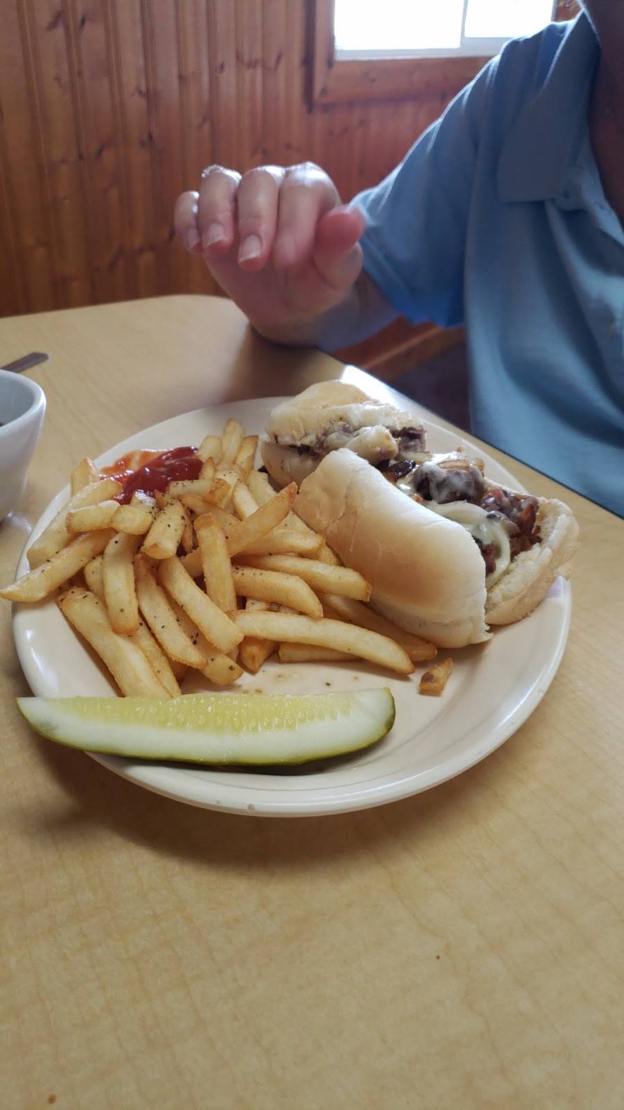 Hen House Restaurant | restaurant | 1965 N St Helen Rd, St Helen, MI 48656, USA | 9893893731 OR +1 989-389-3731