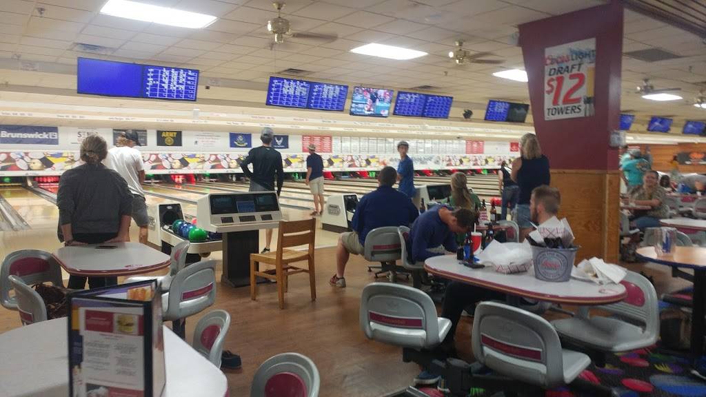 Break Point Alley | night club | 1950 Classique Ln, Tavares, FL 32778, USA | 3523435333 OR +1 352-343-5333