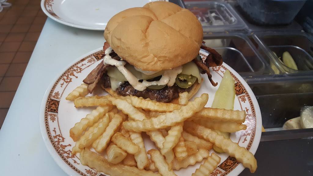 Wolf River Diner | restaurant | 306 W Main St, Fremont, WI 54940, USA | 9204462233 OR +1 920-446-2233