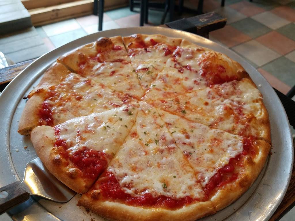 Moravelas Pizzeria | restaurant | 139 Middlesex Ave, Chester, CT 06412, USA | 8605263633 OR +1 860-526-3633