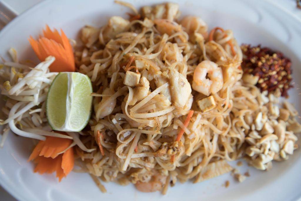 Red Panda | restaurant | 730 Lakeshore Rd E, Mississauga, ON L5G 1J6, Canada | 9059907478 OR +1 905-990-7478