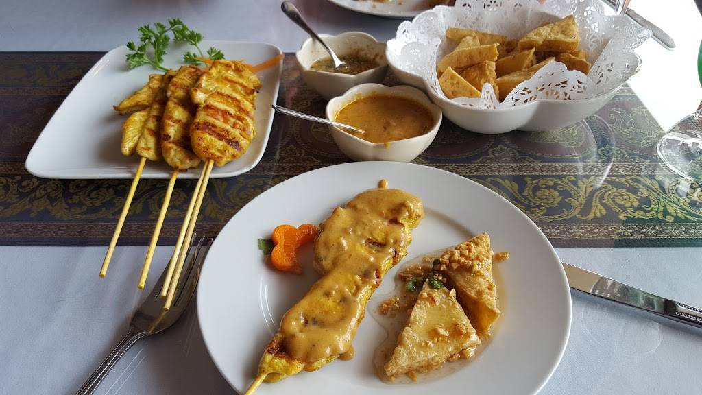 Siam Square Fine Thai Cuisine | restaurant | 238 E Main Rd, Middletown, RI 02842, USA | 4018517988 OR +1 401-851-7988