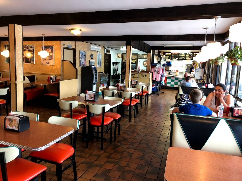 A&W | restaurant | 297 MA-28, Harwich Port, MA 02646, USA | 5084329838 OR +1 508-432-9838