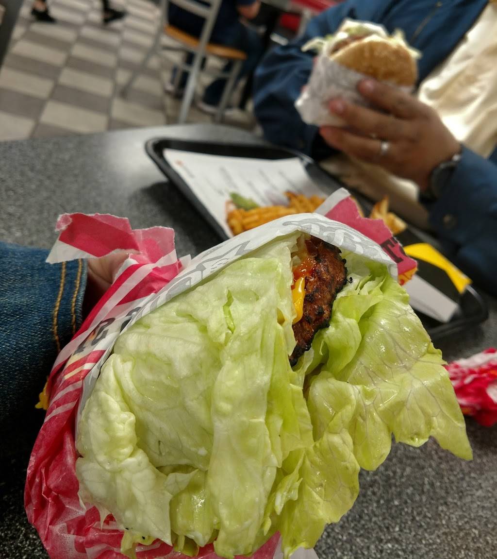 Carls Jr. | restaurant | 16565 Sierra Lakes Pkwy, Fontana, CA 92336, USA | 9094282704 OR +1 909-428-2704