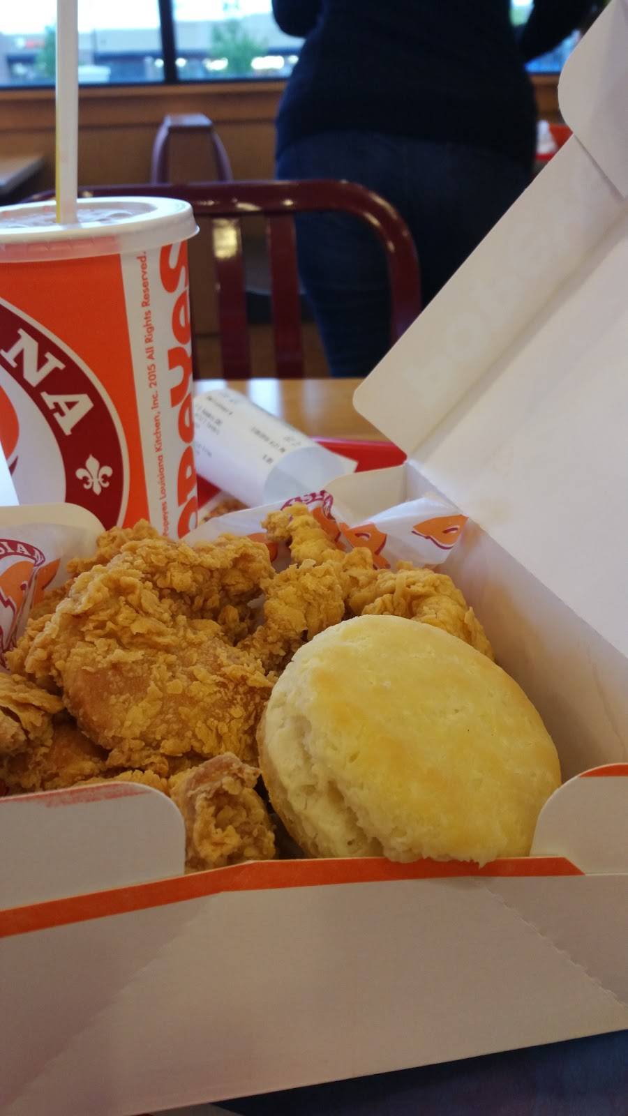 Popeyes Louisiana Kitchen | restaurant | 4209 W Greenfield Ave, Milwaukee, WI 53215, USA | 4149795713 OR +1 414-979-5713