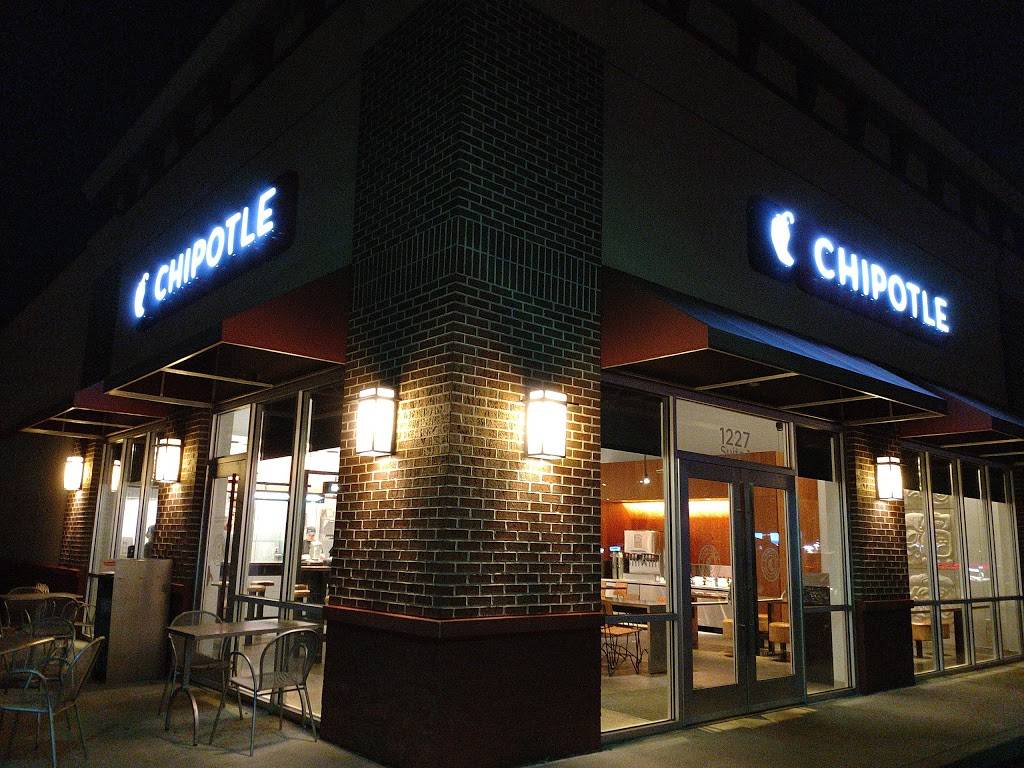 Chipotle Mexican Grill | restaurant | 1227 W Ohio Pike, Amelia, OH 45102, USA | 5137523444 OR +1 513-752-3444