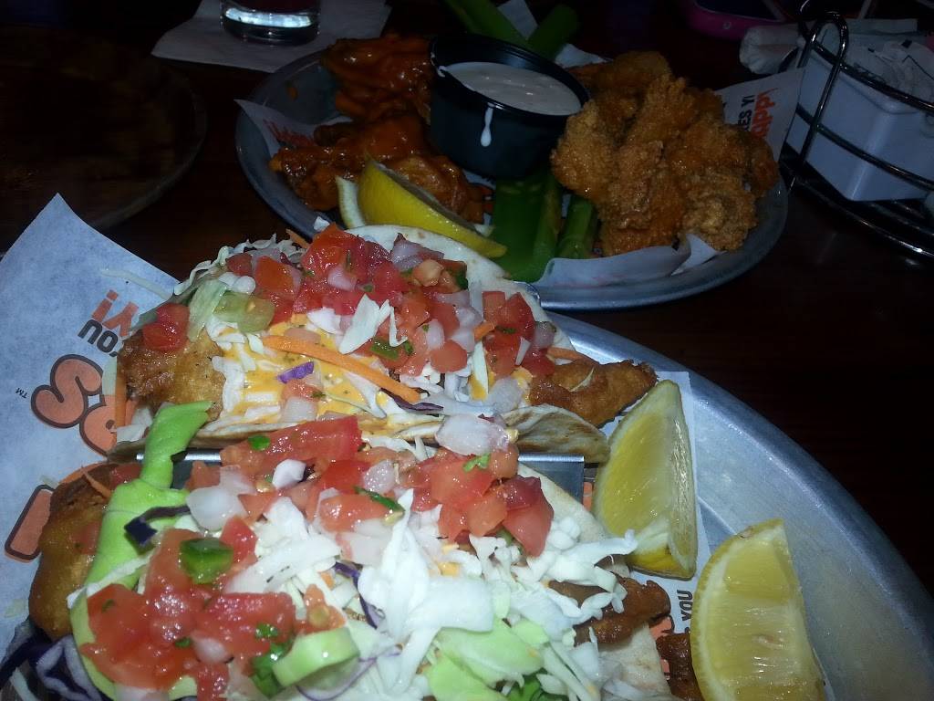 Hooters | restaurant | 7743 N Blackstone Ave, Fresno, CA 93720, USA | 5594319464 OR +1 559-431-9464