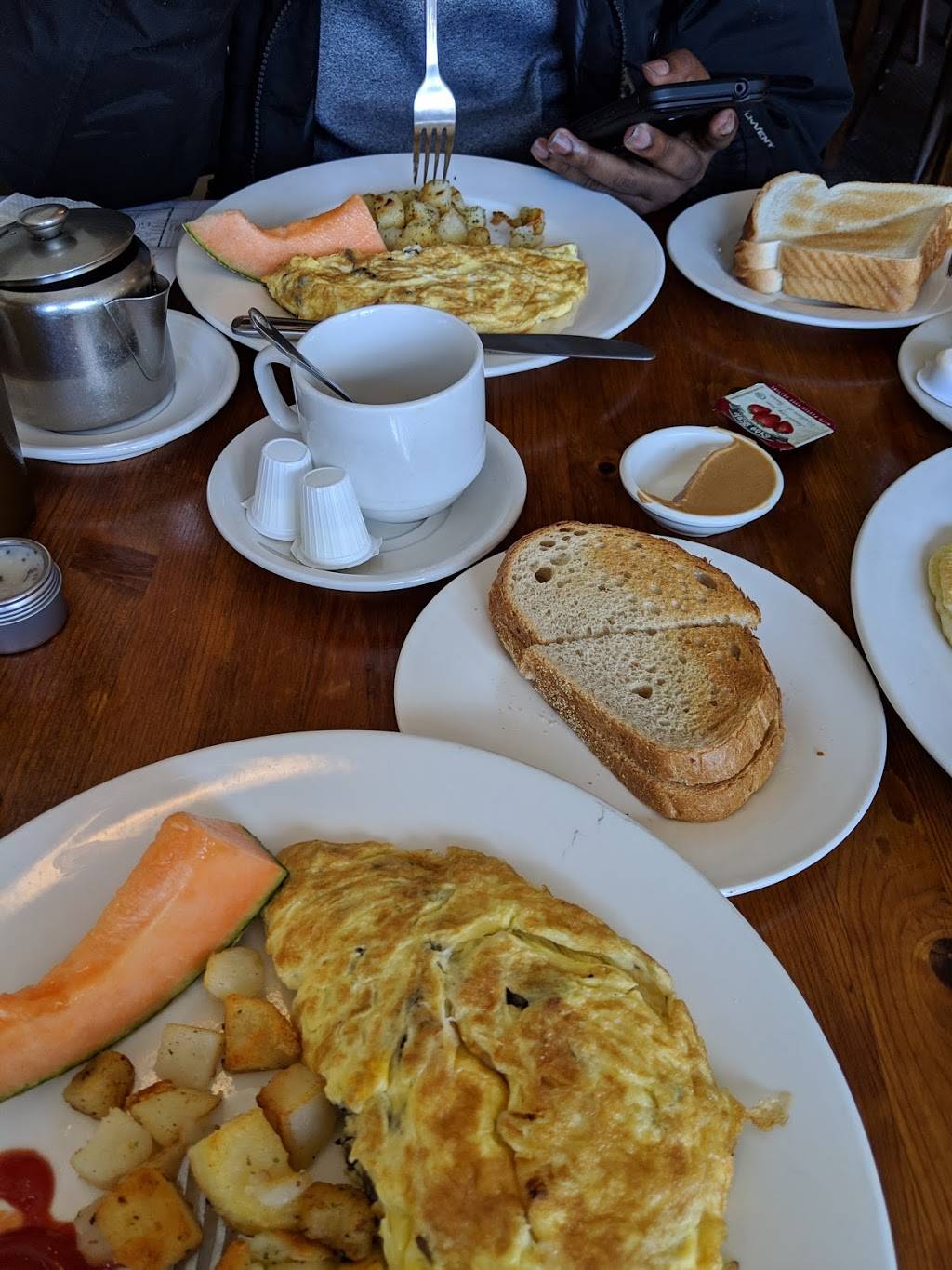 Kings Diner | restaurant | 906 Kingston Rd, Toronto, ON M4E 1S5, Canada | 6473493016 OR +1 647-349-3016