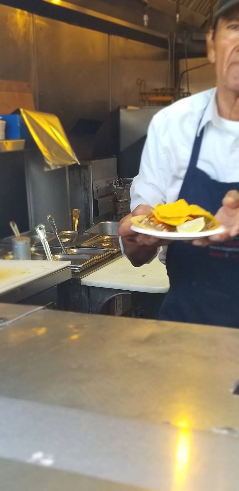 Giant Burrito | restaurant | 2540 San Pablo Ave, Oakland, CA 94612, USA | 5102860141 OR +1 510-286-0141