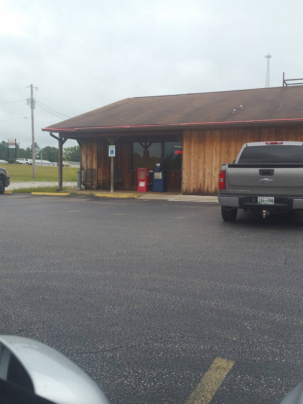 Brendas Kitchen | restaurant | 549 US-45, Henderson, TN 38340, USA | 7314351411 OR +1 731-435-1411