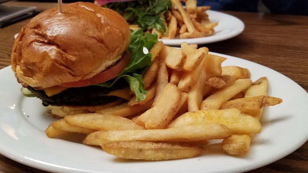 Elephant & Castle | restaurant | 111 W Adams St, Chicago, IL 60603, USA | 3122366656 OR +1 312-236-6656