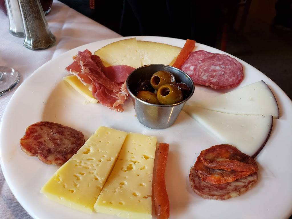 Sangria Y Tapas | restaurant | 27200 Detroit Rd, Westlake, OH 44145, USA | 4406176476 OR +1 440-617-6476