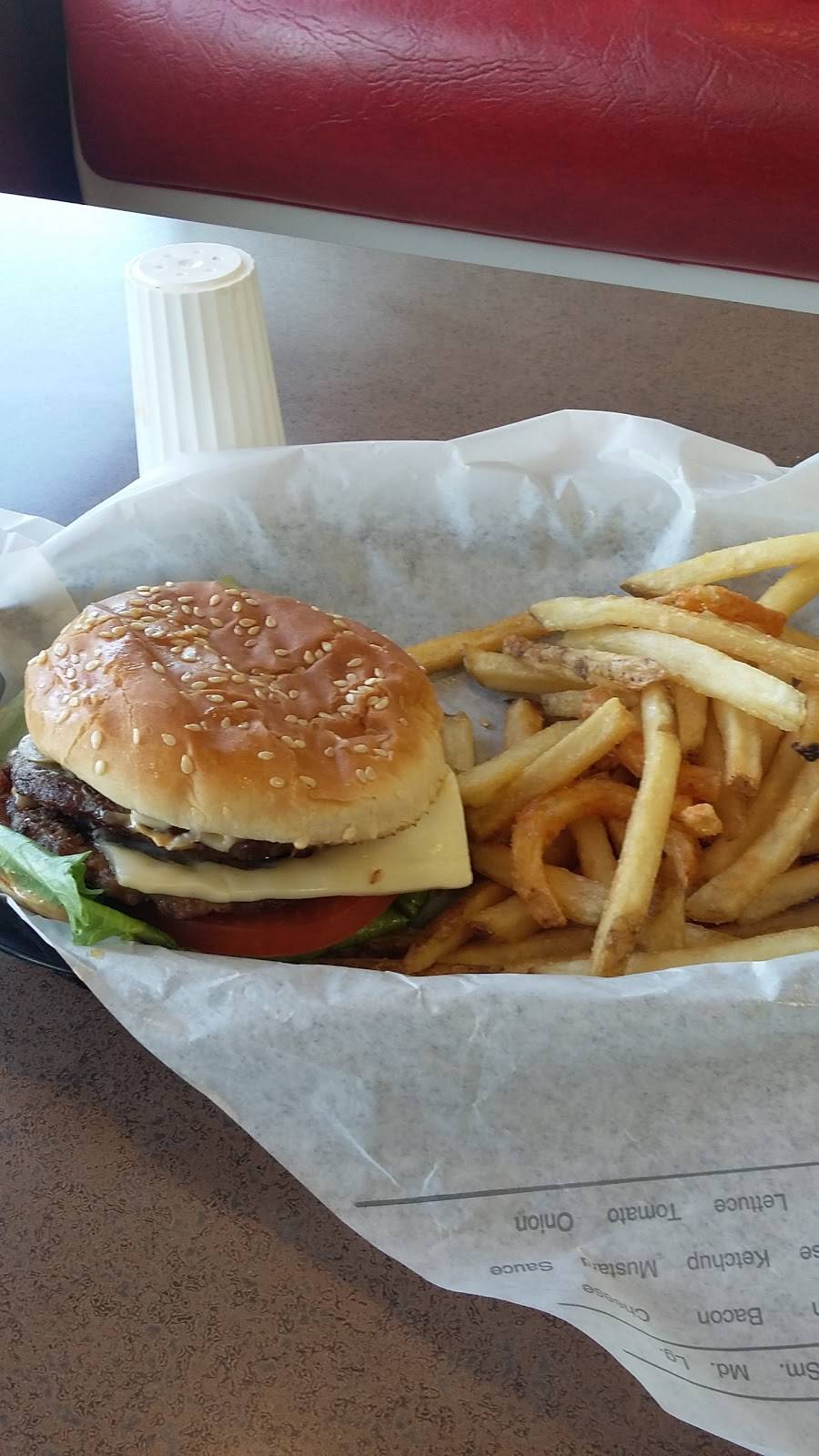 Hardees | restaurant | 100 Shelby Jct Ln, Junction City, KY 40440, USA | 8598540444 OR +1 859-854-0444