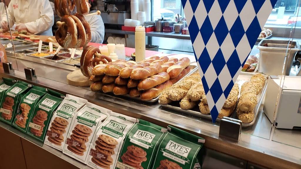 Hannahs Bretzel | meal takeaway | 131 S Dearborn St, Chicago, IL 60603, USA | 3126211111 OR +1 312-621-1111