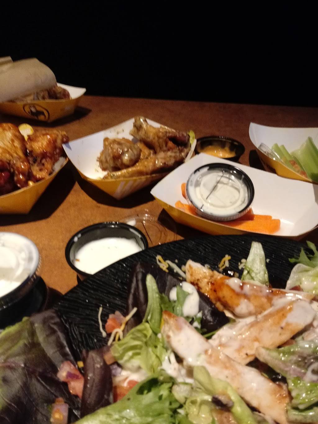 Buffalo Wild Wings | meal takeaway | 2690 Tittabawassee Rd, Saginaw, MI 48604, USA | 9894015300 OR +1 989-401-5300
