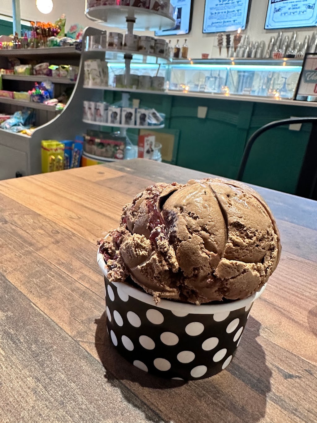 Violets and Cream | cafe | 1251 E McAndrews Rd, Medford, OR 97504, USA | 4582262093 OR +1 458-226-2093