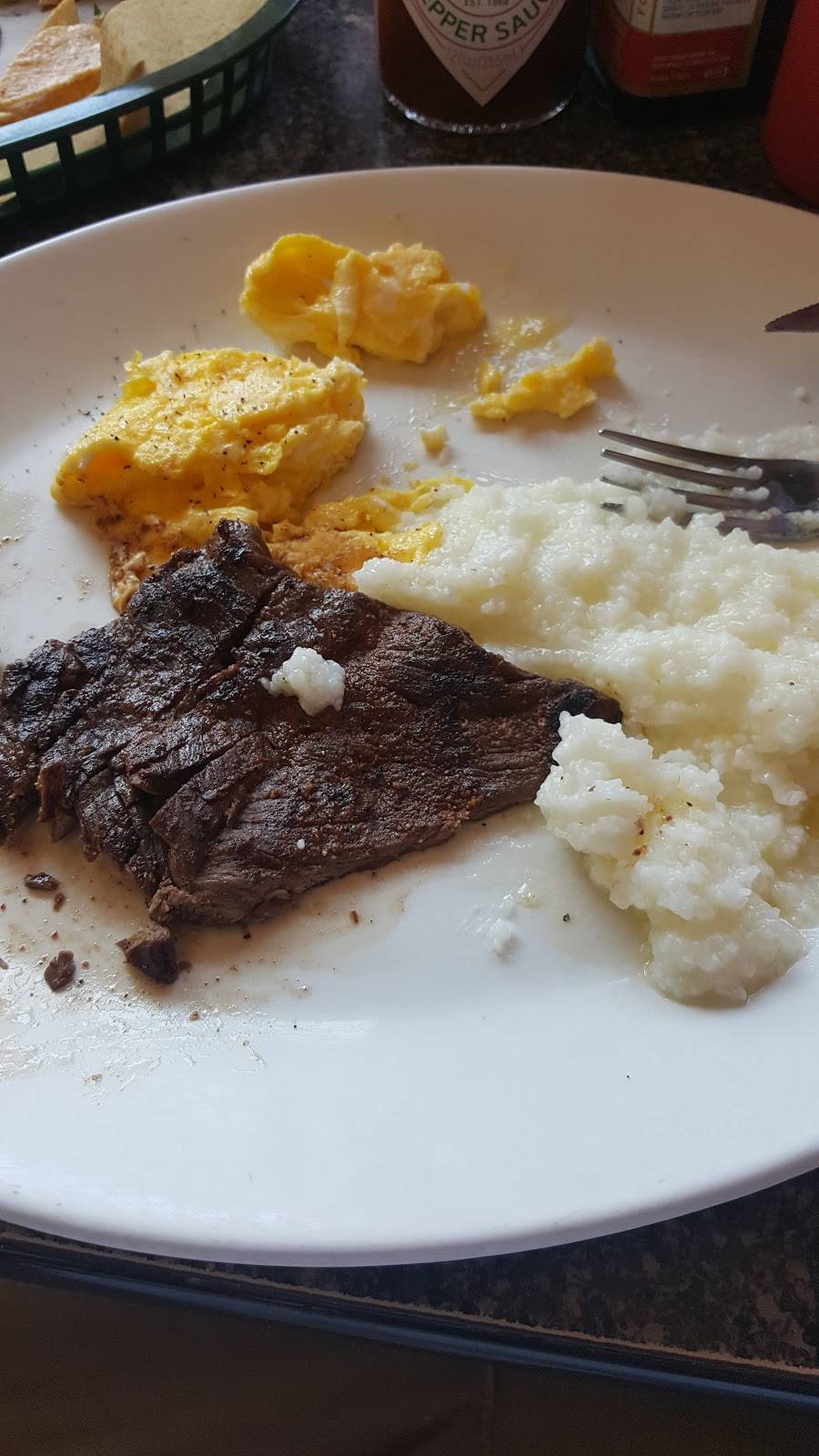 Davids Grill | meal takeaway | 800 W Cermak Rd, Chicago, IL 60608, USA | 3126667727 OR +1 312-666-7727