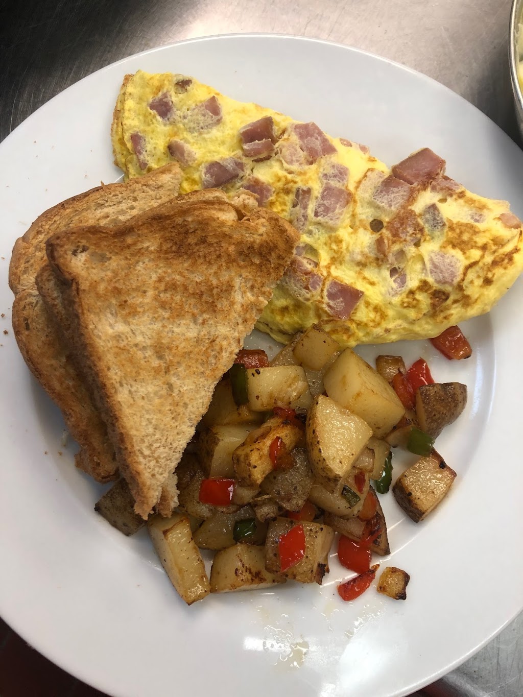 Taste Of Africa Dining Restaurant | restaurant | 6838 N Humboldt Ave, Brooklyn Center, MN 55430, USA | 7632089651 OR +1 763-208-9651