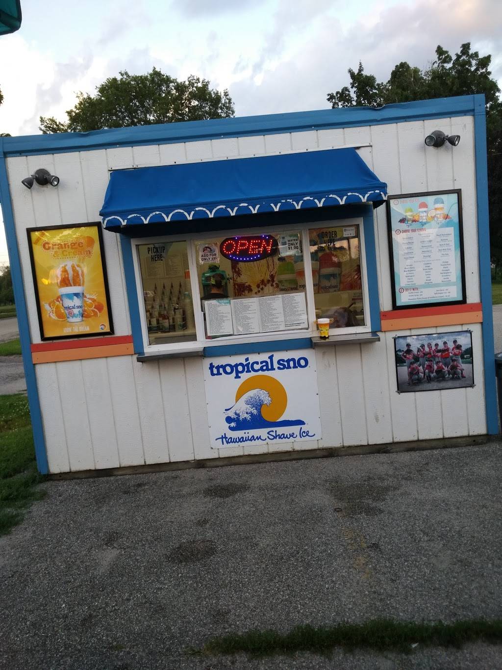 Tropical Sno | restaurant | 309-399 7th Ave SW, Waverly, IA 50677, USA | 3194293551 OR +1 319-429-3551