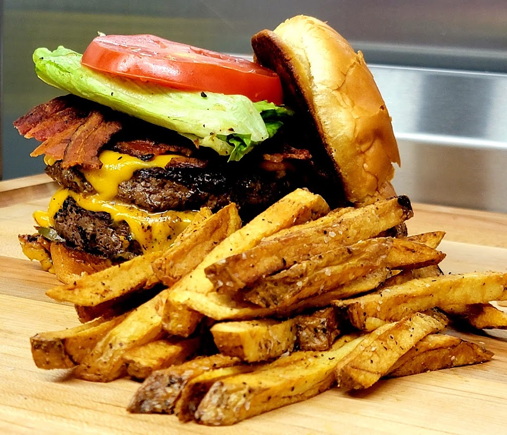 Lickin My Chicken & Pullin My Pork BBQ | restaurant | 10325 IL-33, Effingham, IL 62401, USA | 2179943551 OR +1 217-994-3551