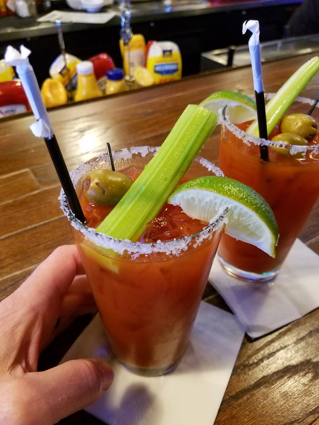 Gustons Grille | restaurant | 12195 GA-92 #156, Woodstock, GA 30188, USA | 7704856565 OR +1 770-485-6565