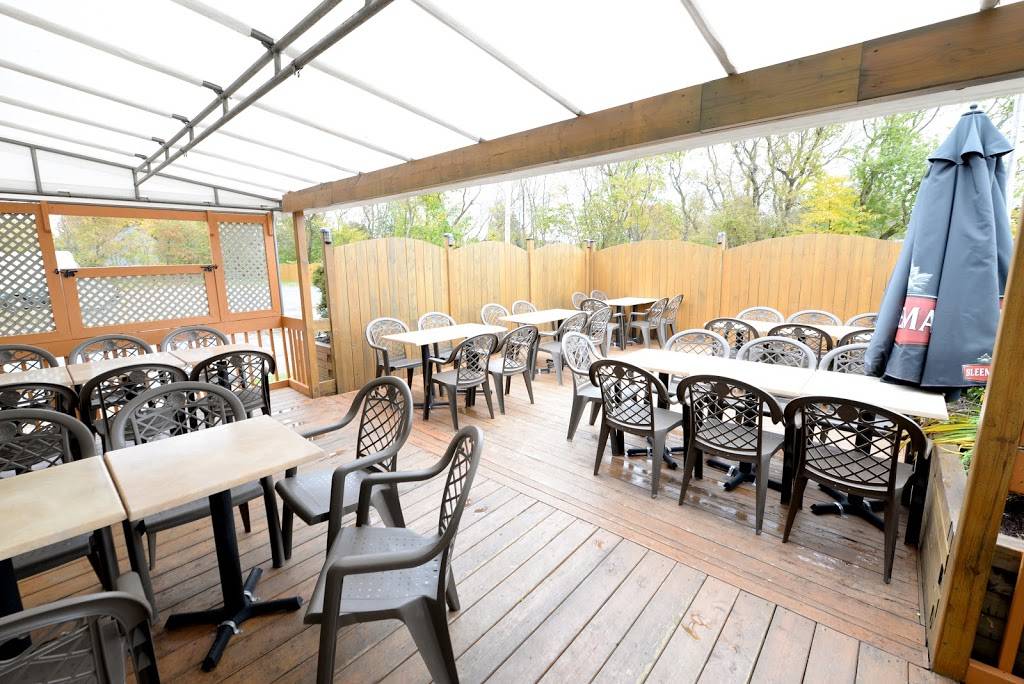 Bulls Bistro | meal takeaway | 2159 Avenue Notre Dame, Québec, QC G2E 3E8, Canada | 4188724731 OR +1 418-872-4731