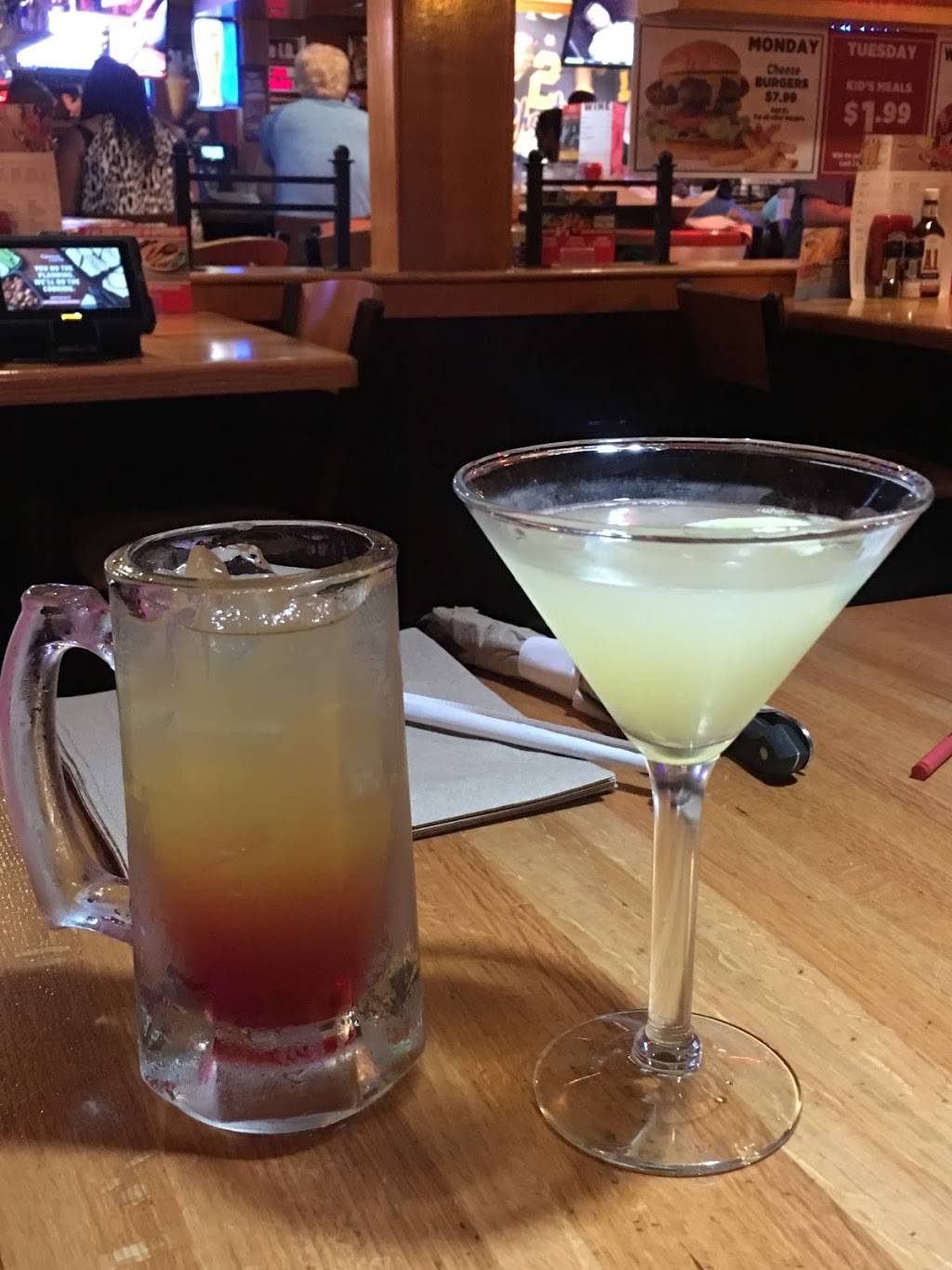Applebees Grill + Bar | restaurant | 111 Clinton Center Dr, Clinton, MS 39056, USA | 6019248644 OR +1 601-924-8644