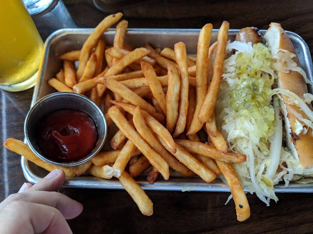 Quinns Neighbourhood Pub and Eatery | restaurant | 1010 Murfreesboro Rd #118, Franklin, TN 37067, USA | 6158072753 OR +1 615-807-2753