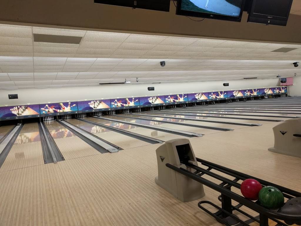 Stars and Strikes Bowling Center | restaurant | 311 W Martin St #1934, Scott AFB, IL 62225, USA | 6182564054 OR +1 618-256-4054