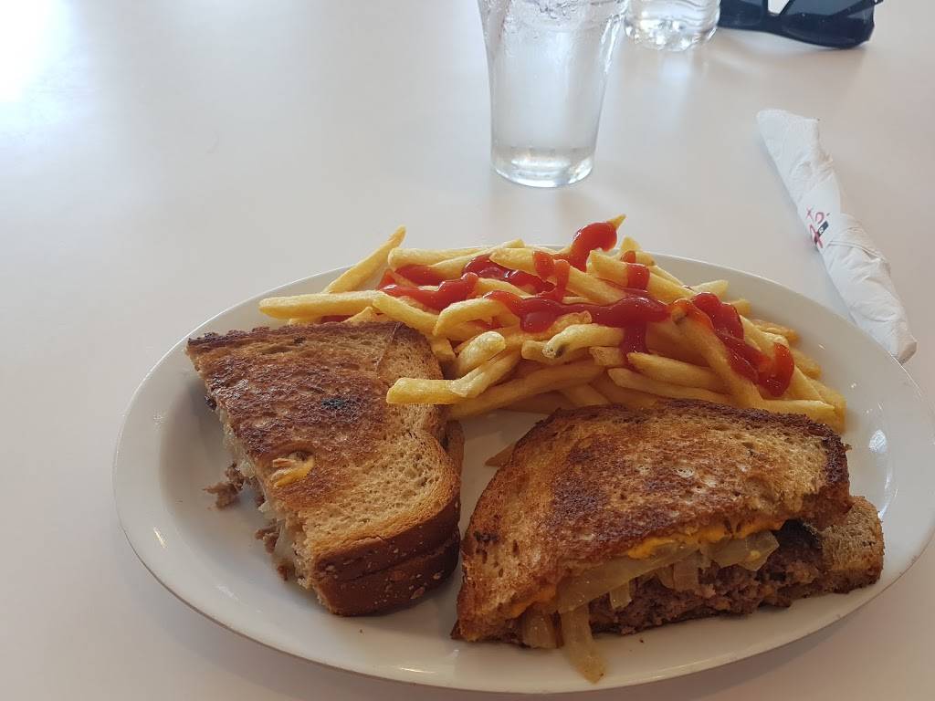 Rubys Diner | restaurant | 5757 Wayne Newton Blvd, Las Vegas, NV 89111, USA | 7022617829 OR +1 702-261-7829