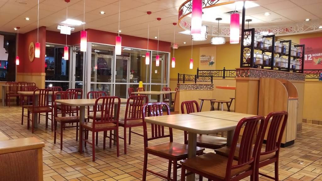 Popeyes Louisiana Kitchen | restaurant | 2310 Iverson St, Temple Hills, MD 20748, USA | 3014233020 OR +1 301-423-3020