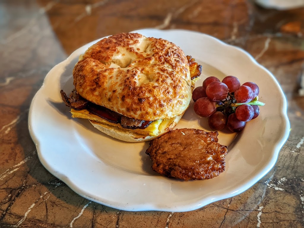 Bread & Bacon | restaurant | 1520 U.S. Rte 2, Gulliver, MI 49840, USA | 9062863414 OR +1 906-286-3414