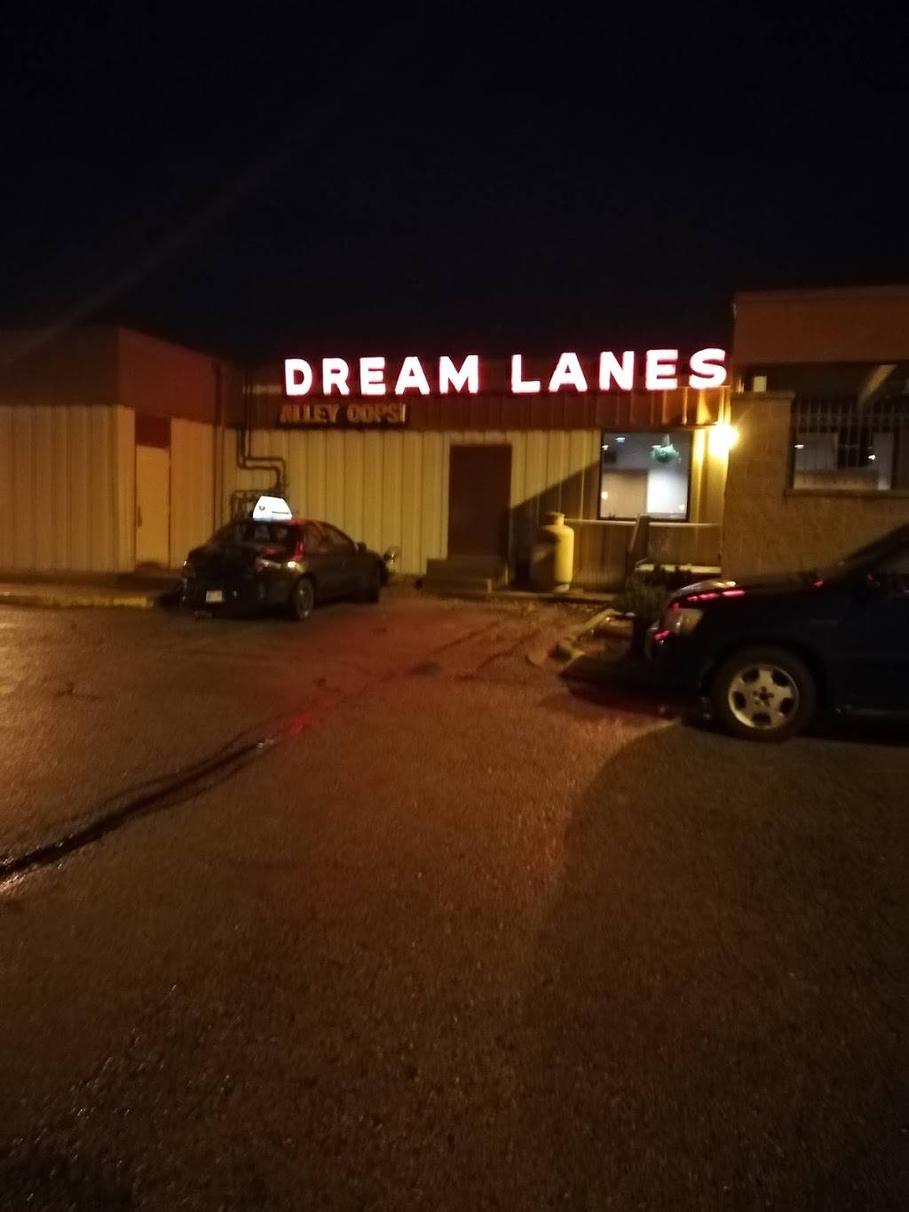 Dream Lanes | restaurant | 13 Atlas Ct, Madison, WI 53714, USA | 6082213596 OR +1 608-221-3596