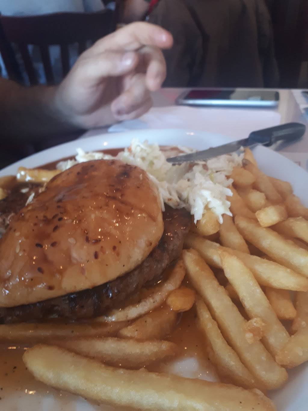 Resto Château St-Césaire | restaurant | 1011-1015 QC-112, Saint-Césaire, QC J0L 1T0, Canada | 4509471300 OR +1 450-947-1300