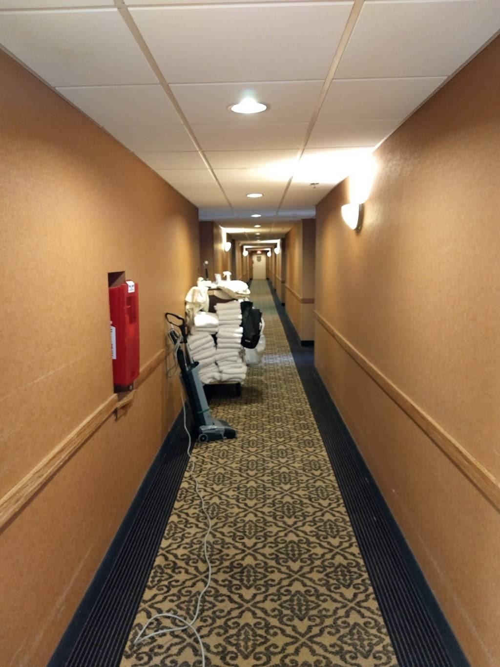 Ambassador Inn | restaurant | 2301 W Wisconsin Ave, Milwaukee, WI 53233, USA | 4143420000 OR +1 414-342-0000