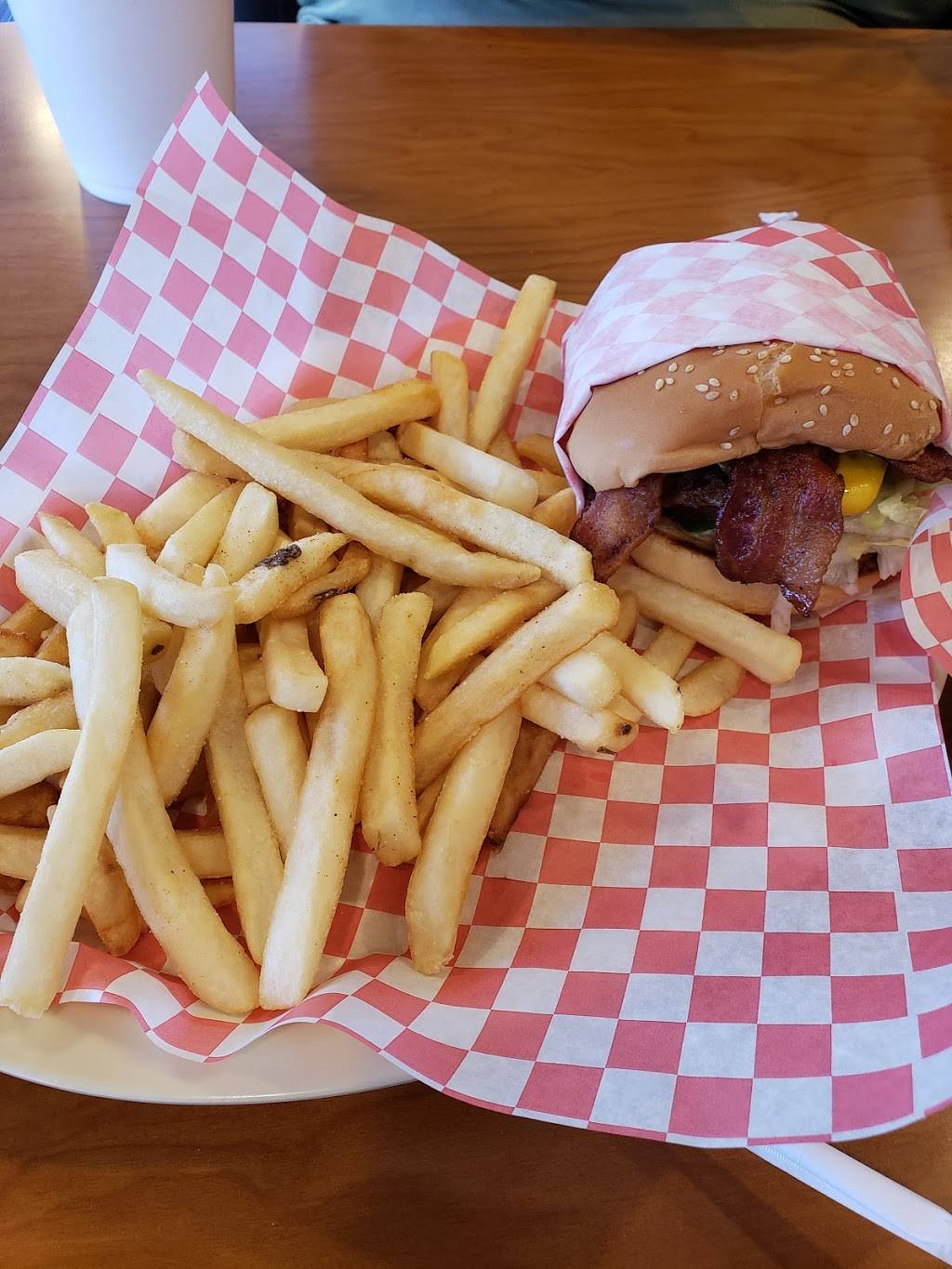 Angelos Burgers | restaurant | 902 W Mission Blvd, Pomona, CA 91766, USA | 9098651480 OR +1 909-865-1480