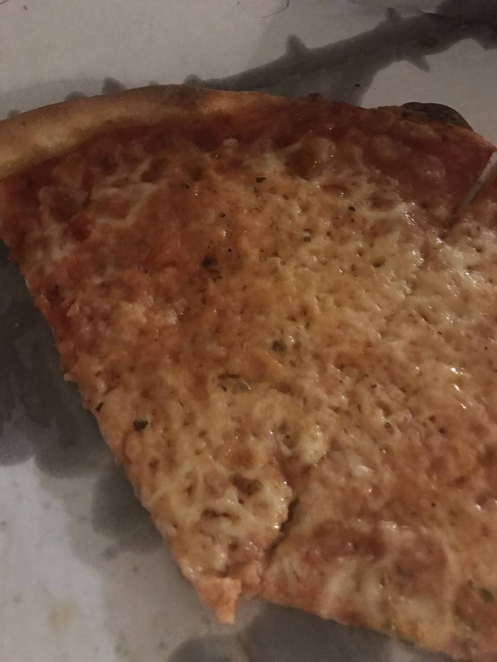 Roccos Pizza House | restaurant | 26 Maple St, Danvers, MA 01923, USA | 9787771877 OR +1 978-777-1877