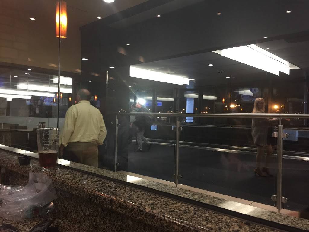 Champps Americana | restaurant | 1 Brewster Rd, Newark, NJ 07114, USA | 2022517063 OR +1 202-251-7063