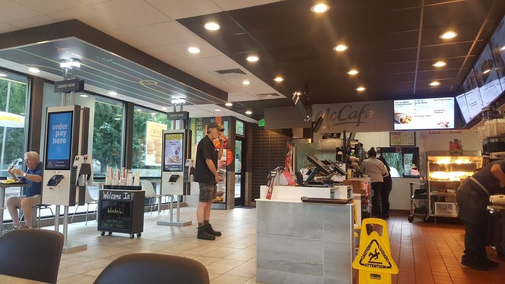 McDonalds | cafe | 12026 NE Airport Way, Portland, OR 97230, USA | 5032531695 OR +1 503-253-1695