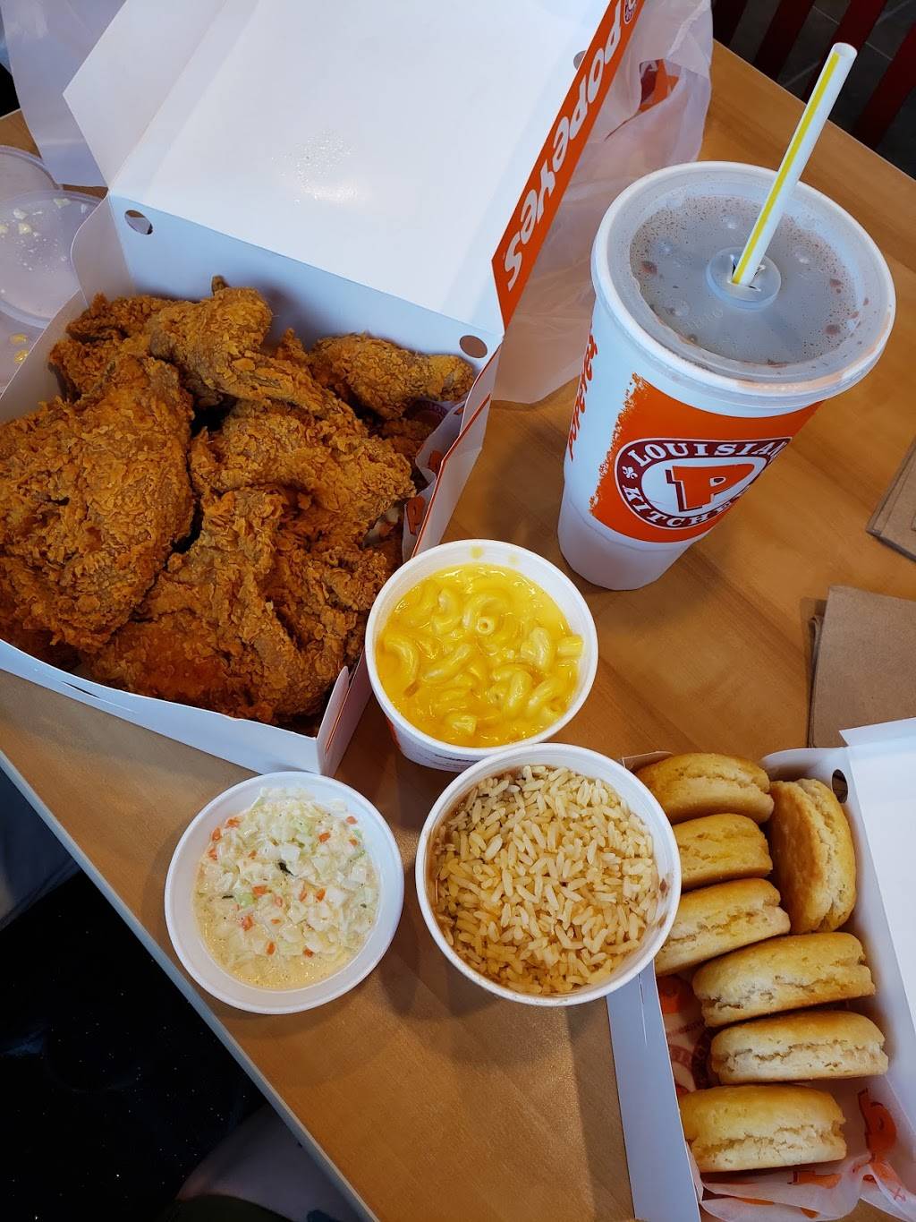 Popeyes Louisiana Kitchen | restaurant | 2800 W College Ave, Appleton, WI 54914, USA | 9202574222 OR +1 920-257-4222