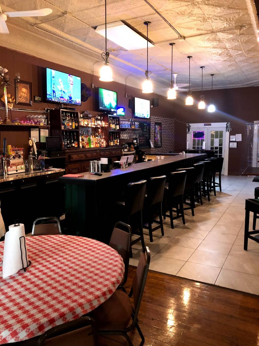 9 One One Tavern on Main | restaurant | 911 E Main St, Richmond, IN 47374, USA | 7654880615 OR +1 765-488-0615