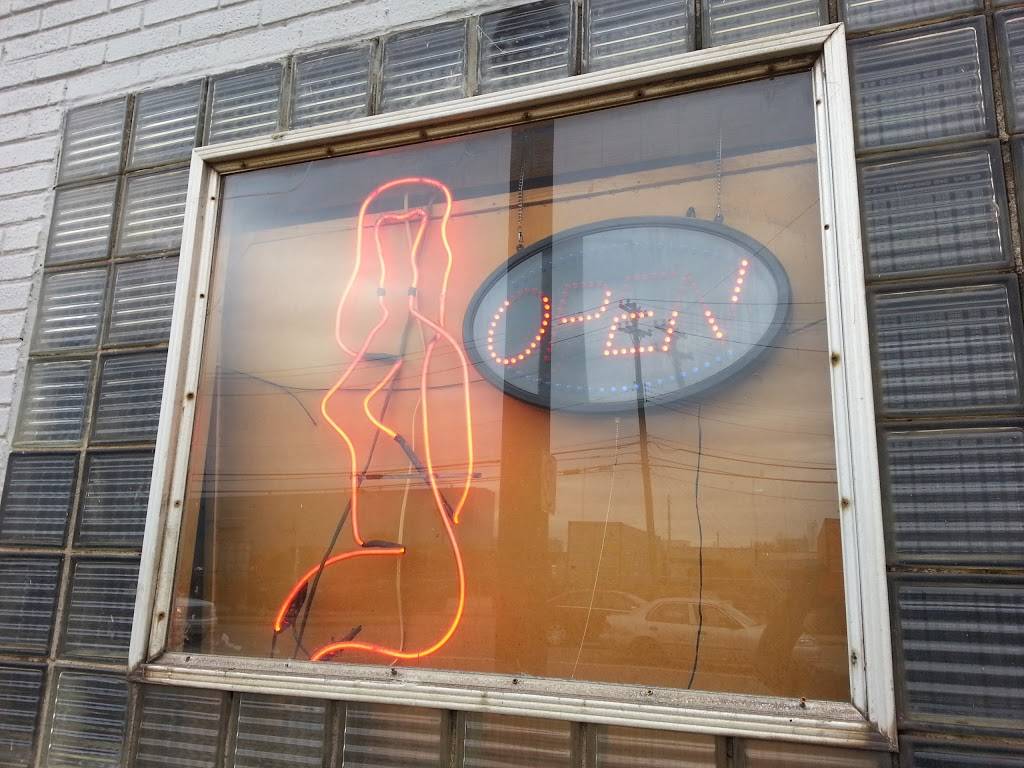 Mustang Inn | restaurant | 3400 Wyoming Ave, Dearborn, MI 48120, USA | 3138414655 OR +1 313-841-4655