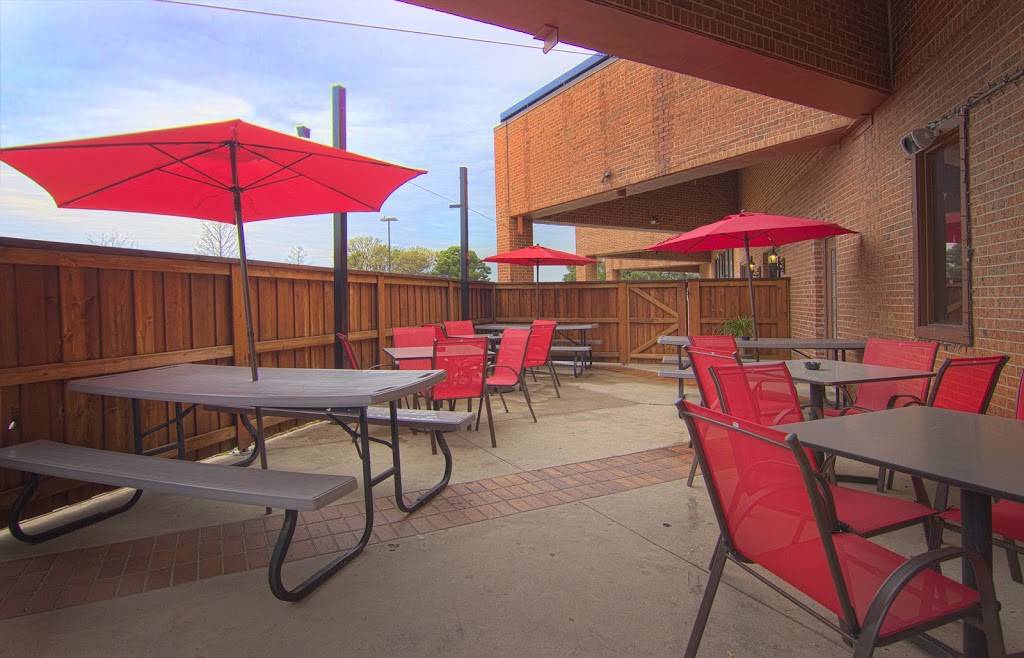 Big Apple Cafe | restaurant | 14200 Trinity Blvd #400, Fort Worth, TX 76155, USA | 8175406770 OR +1 817-540-6770