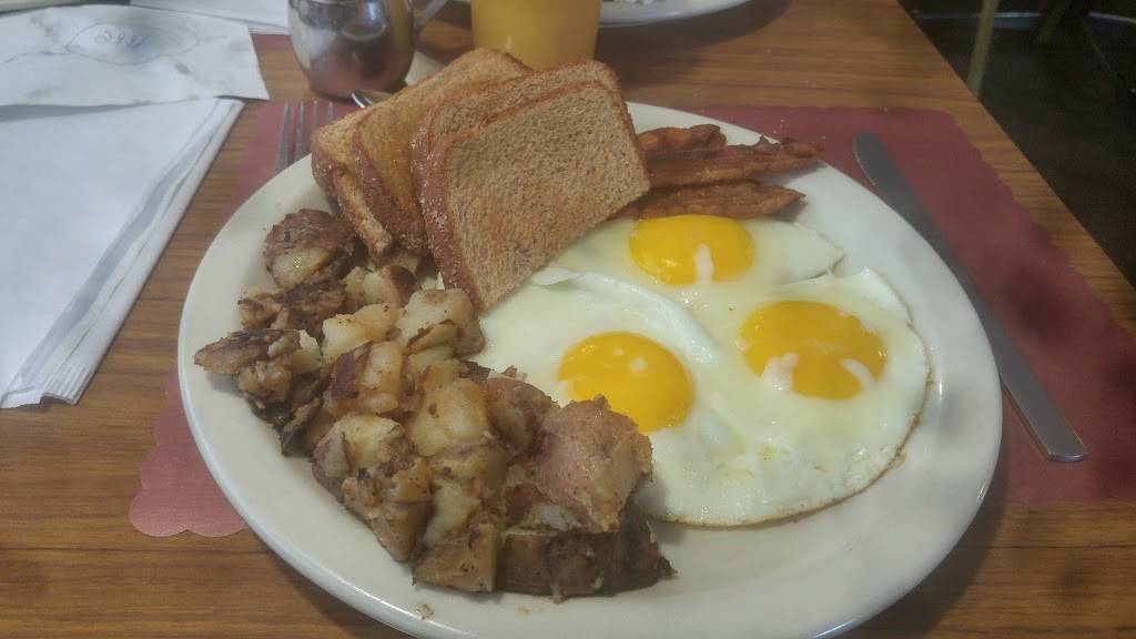 Jennifers Kitchen | restaurant | 574 Chicopee St, Chicopee, MA 01013, USA | 4135327758 OR +1 413-532-7758