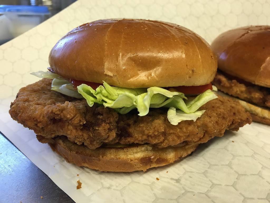 Chicago DogHouse | restaurant | 2215, 1527 N Detroit St, Warsaw, IN 46580, USA | 5742675757 OR +1 574-267-5757