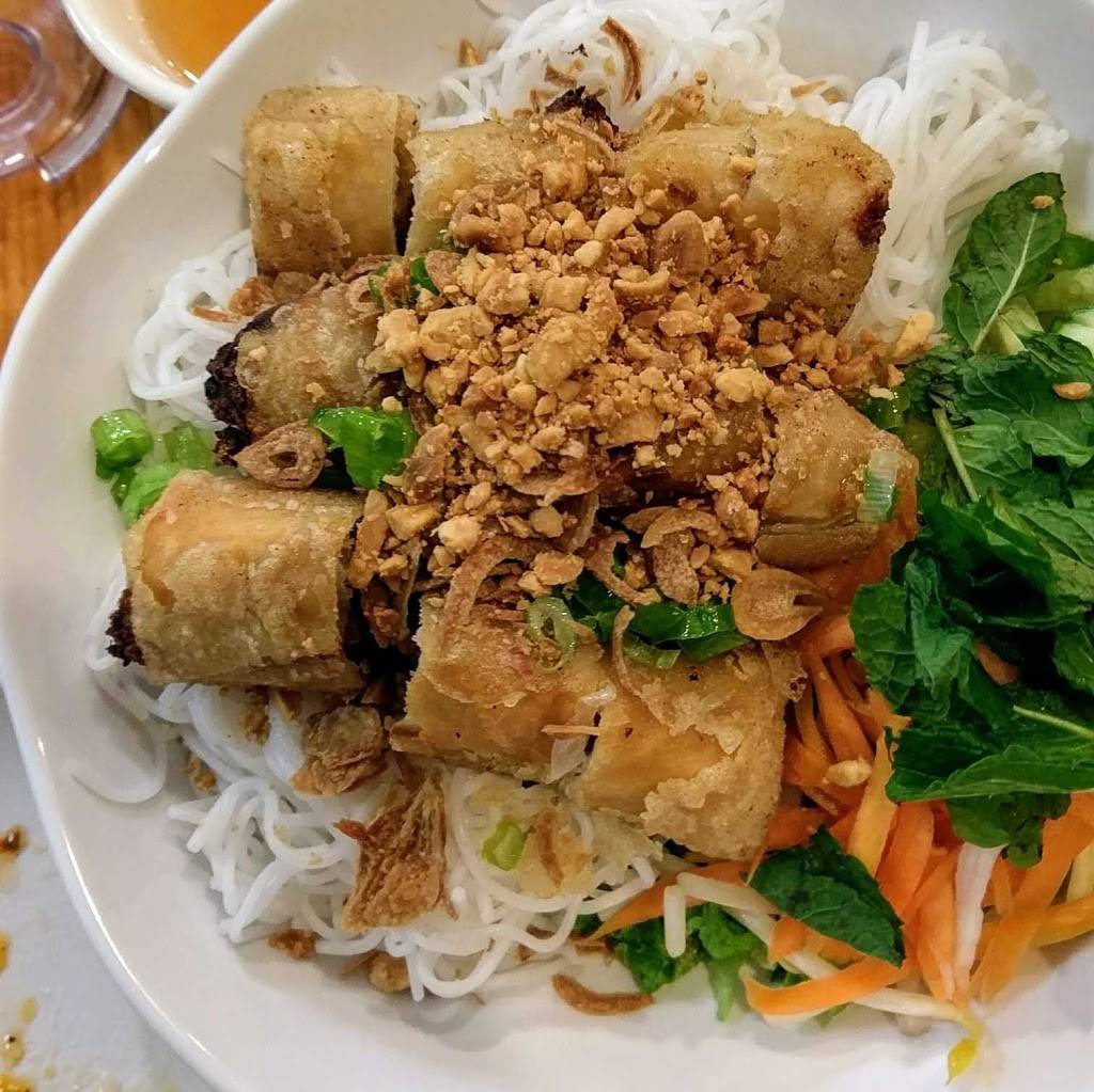 Royal Pho Vietnamese Cuisine | restaurant | 5755 Royalton Rd, North Royalton, OH 44133, USA | 4402371688 OR +1 440-237-1688