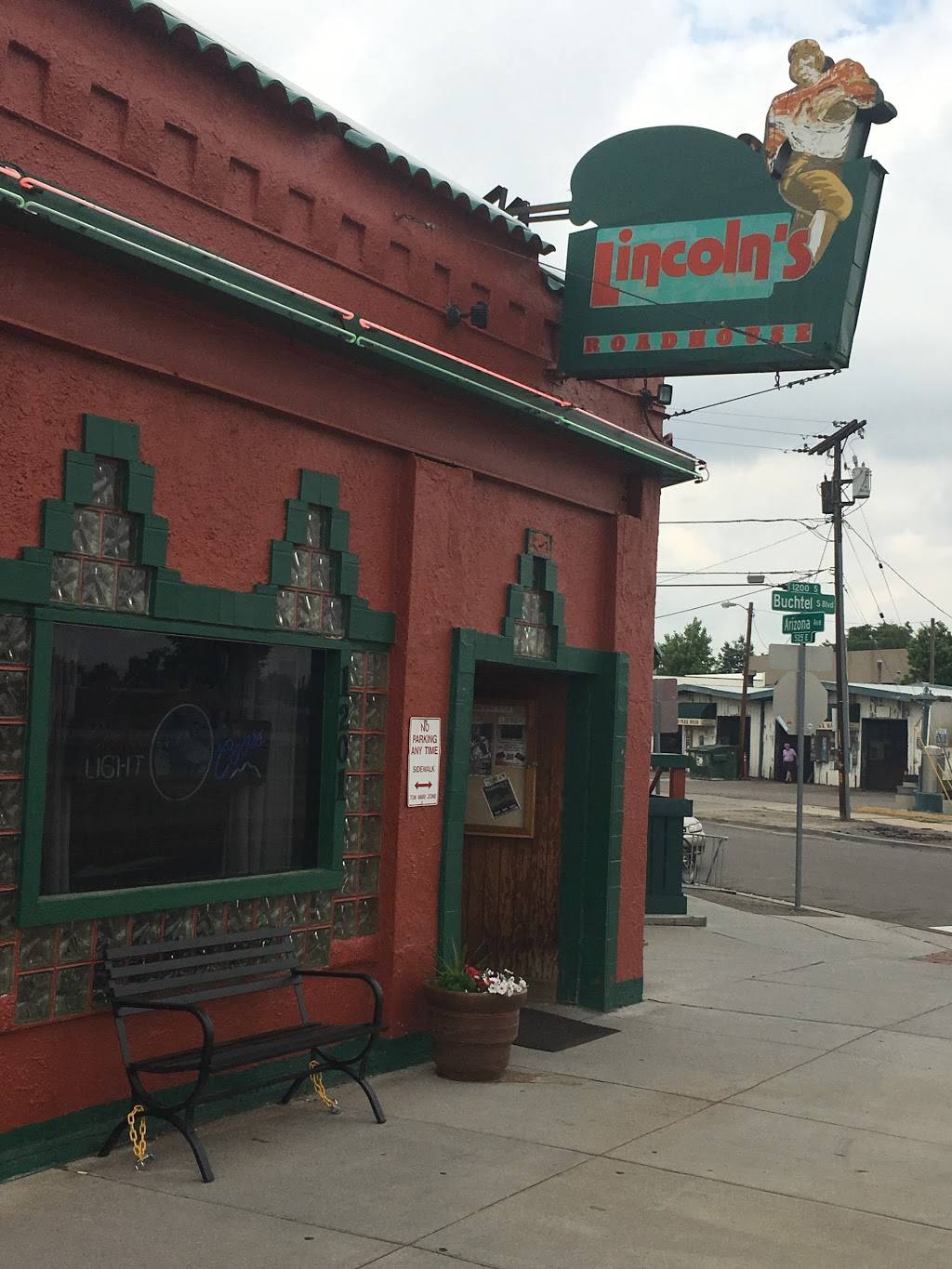 Lincolns Roadhouse | restaurant | 1201 S Pearl St, Denver, CO 80210, USA | 3037773700 OR +1 303-777-3700