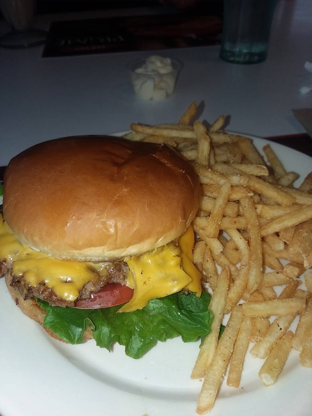 Wendys | restaurant | 4277 Monroe St, Toledo, OH 43606, USA | 4194724635 OR +1 419-472-4635