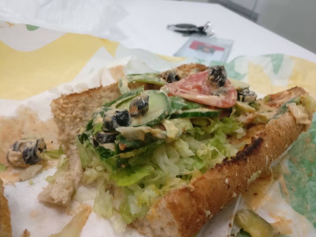 Restaurant SUBWAY | restaurant | 400 Boulevard Saint-Joseph, Drummondville, QC J2C 2A8, Canada | 8194743308 OR +1 819-474-3308